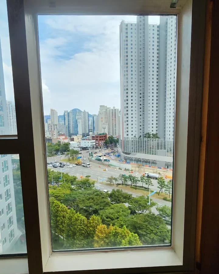 부산 고층 아파트 고정창 · 외부로프 시공 후